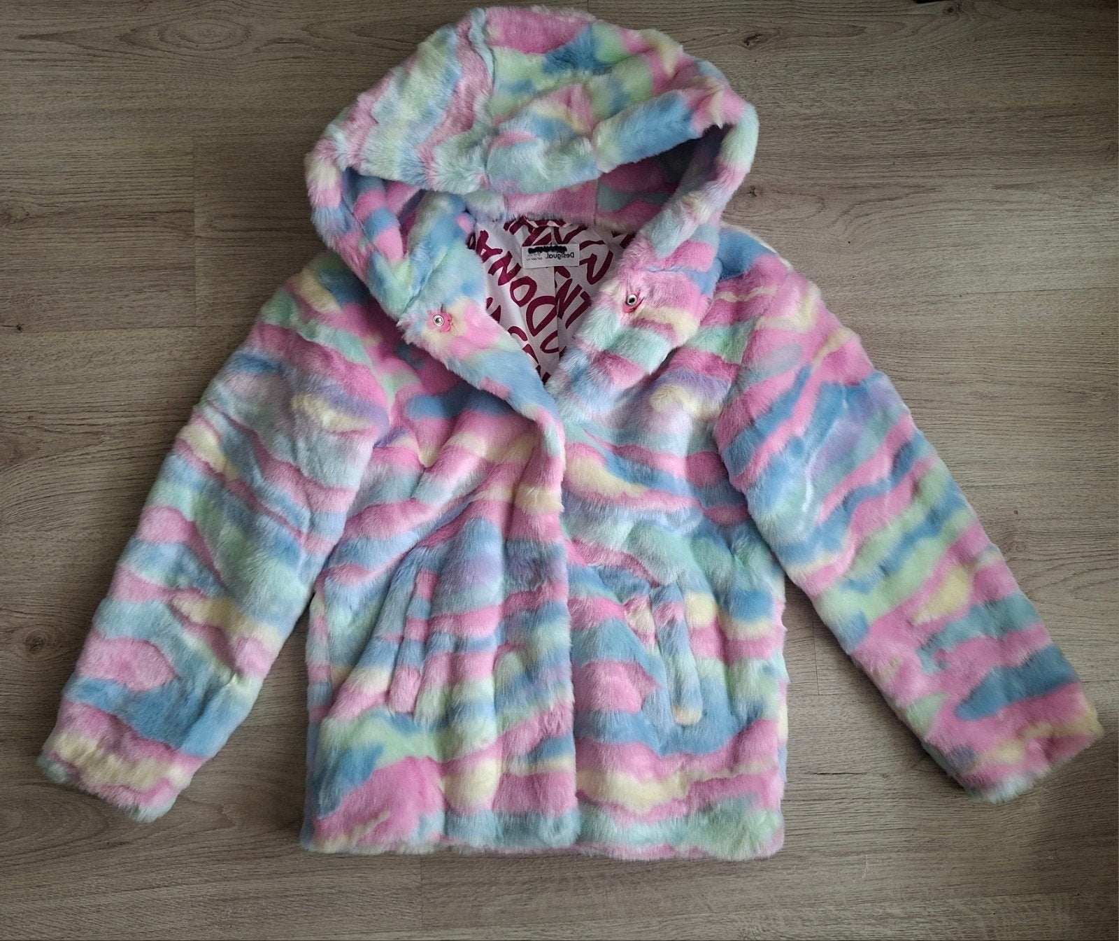 desigual fluffy regenboog jas maat 146/152, Ophalen of Verzenden, Zo goed als nieuw, Meisje, Jas