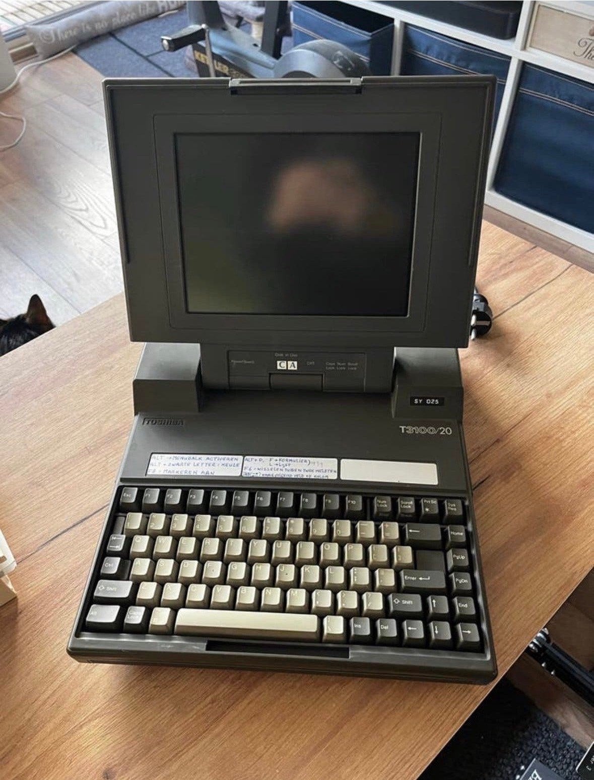 Zeldzame Toshiba T3100/20 'luggable' computer met handleidin, Computers en Software, Vintage Computers, Ophalen
