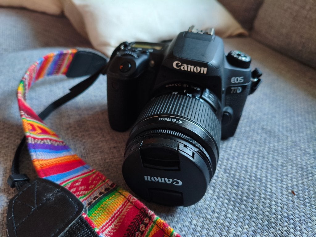canon 77d in absolute nieuwstaat, Spiegelreflex, Canon, Ophalen of Verzenden, Zo goed als nieuw