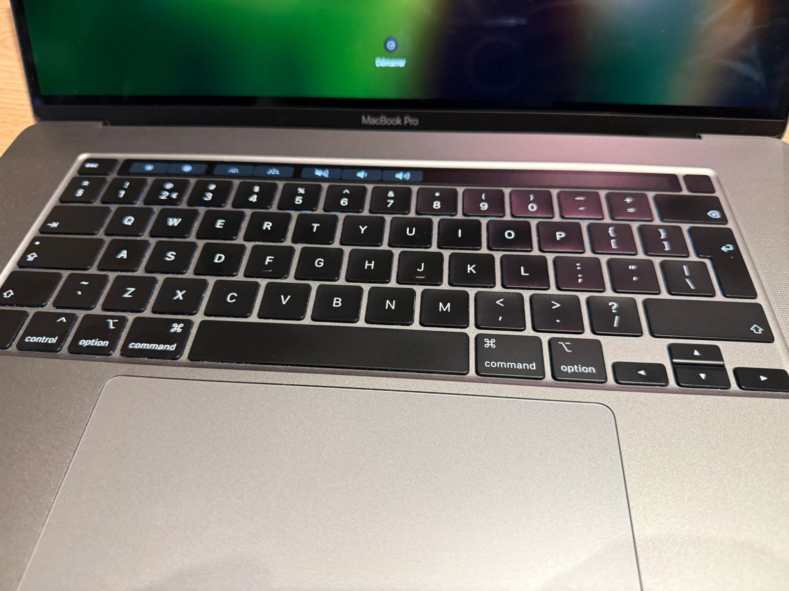 Foto 6 van Macbook Pro 16 Inch 2.6GHZ i7 512GB 16GB RAM Zilver (2019)