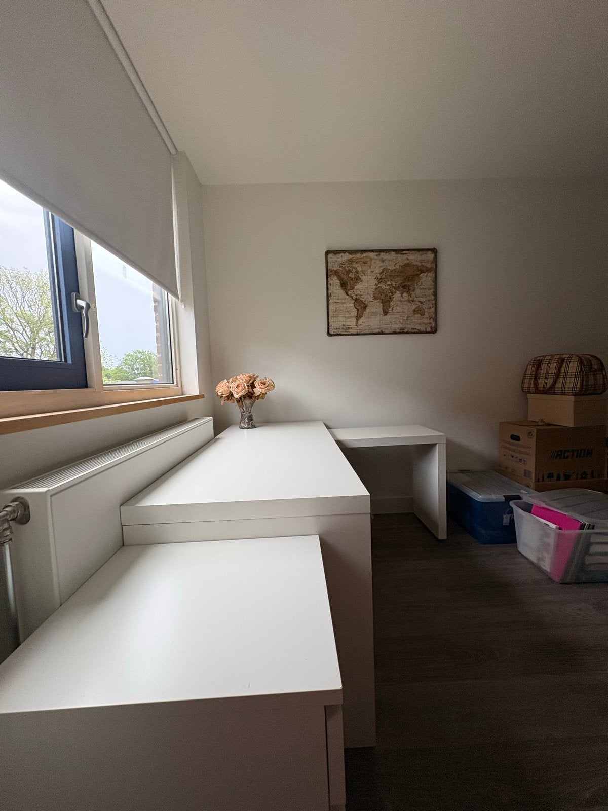 IKEA L-vormig bureau met schuifbaar deel en kastje, Ophalen, Gebruikt, Kabelgoot, Hoekbureau