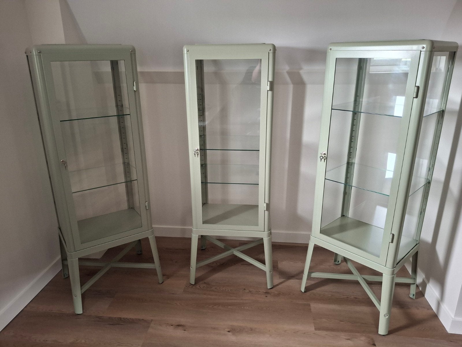 IKEA Fabrikör vitrinekasten (ook per stuk te koop), Huis en Inrichting, Kasten | Vitrinekasten, Ophalen, Met deur(en), 100 tot 150 cm