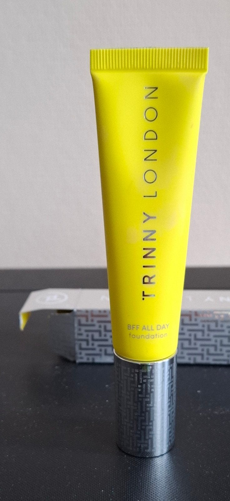 Trinny London BFF All Day Foundation Annie, Verzenden, Nieuw, Gehele gezicht, Overige typen