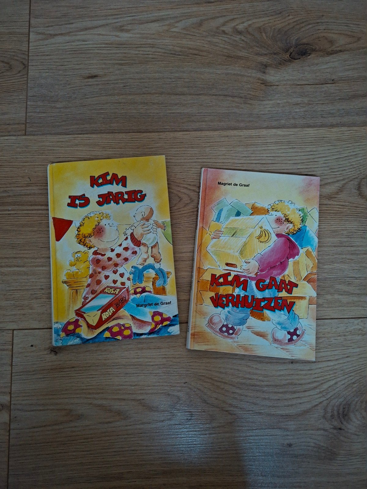 Kim is jarig & Kim gaat verhuizen - 2 kinderboeken, Boeken, Ophalen of Verzenden, Gelezen, Margriet de Graaf, Fictie algemeen