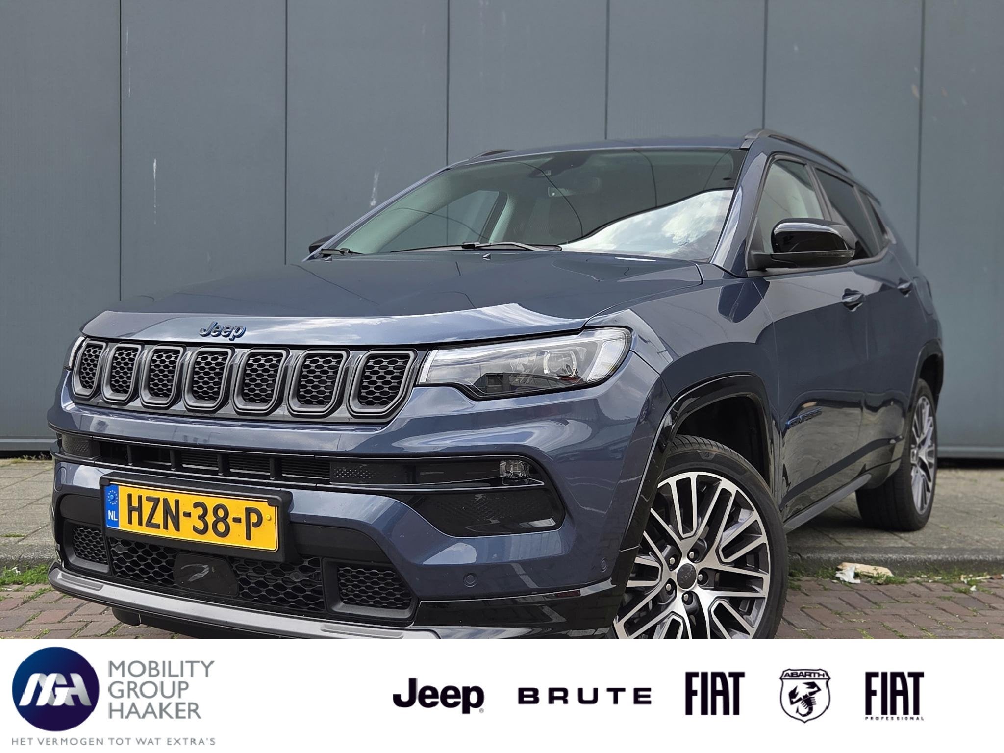 Jeep Compass 4xe 240 Plug-in Hybrid Electric Summit | Apple-