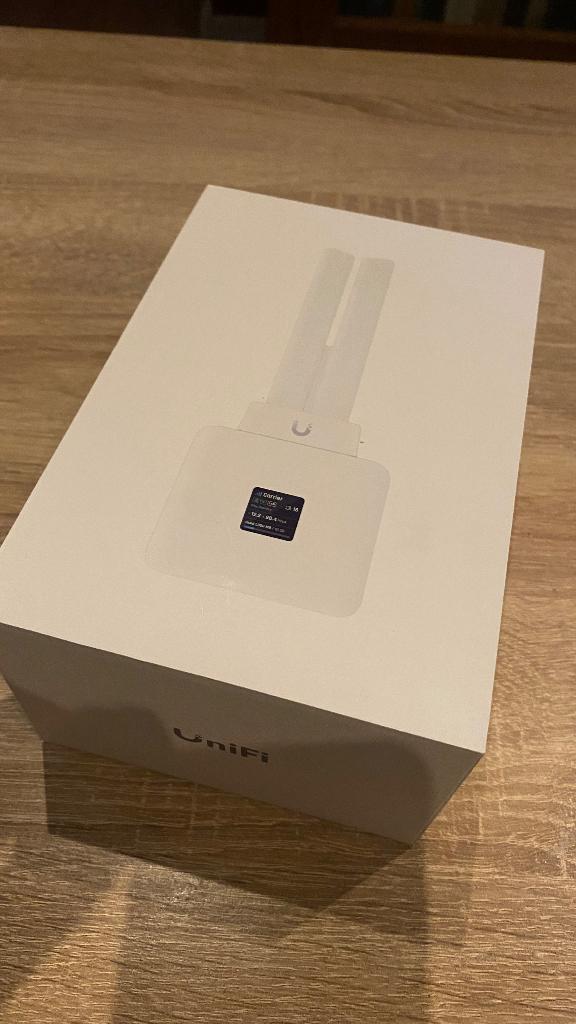 Ubiquiti mobile router (UMR), Computers en Software, Routers en Modems, Ophalen of Verzenden, Zo goed als nieuw, Router met modem