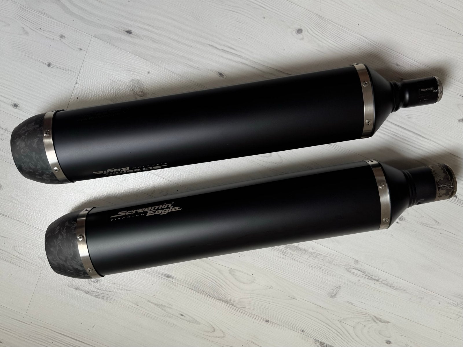 Harley Davidson CVO ST Titanium dempers met Carbon eindstukk, Motoren, Onderdelen | Harley-Davidson, Ophalen, Nieuw