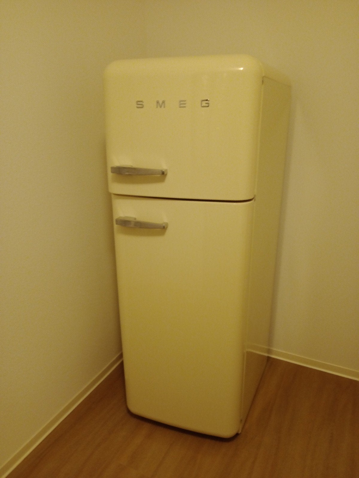 SMEG koel-vriescombinatie combinatie creme, Witgoed en Apparatuur, Ophalen, 200 liter of meer, 60 cm of meer, Met aparte vriezer