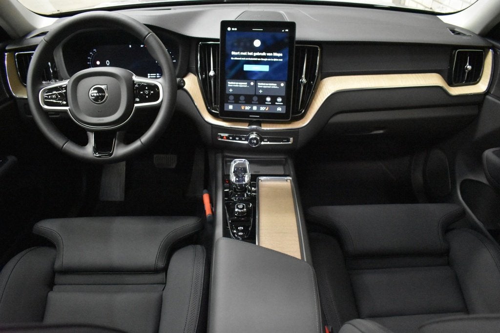 Volvo XC60 T6 350PK AWD Ultra Dark FACELIFT | BLIS | Trekhaa, Automaat, Gebruikt, 4 cilinders, 24 maanden