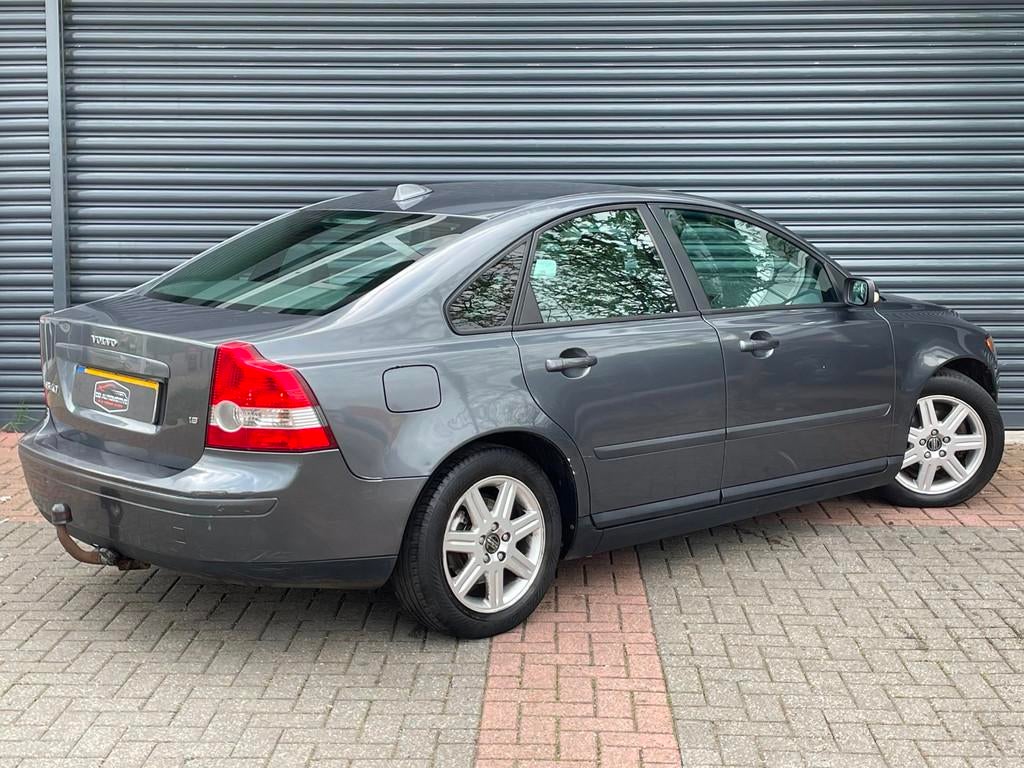 Volvo S40 1.8 Kinetic Airco | Trekhaak | Cruise Control | El, Auto's, Voorwielaandrijving, Gebruikt, Zwart, 4 cilinders