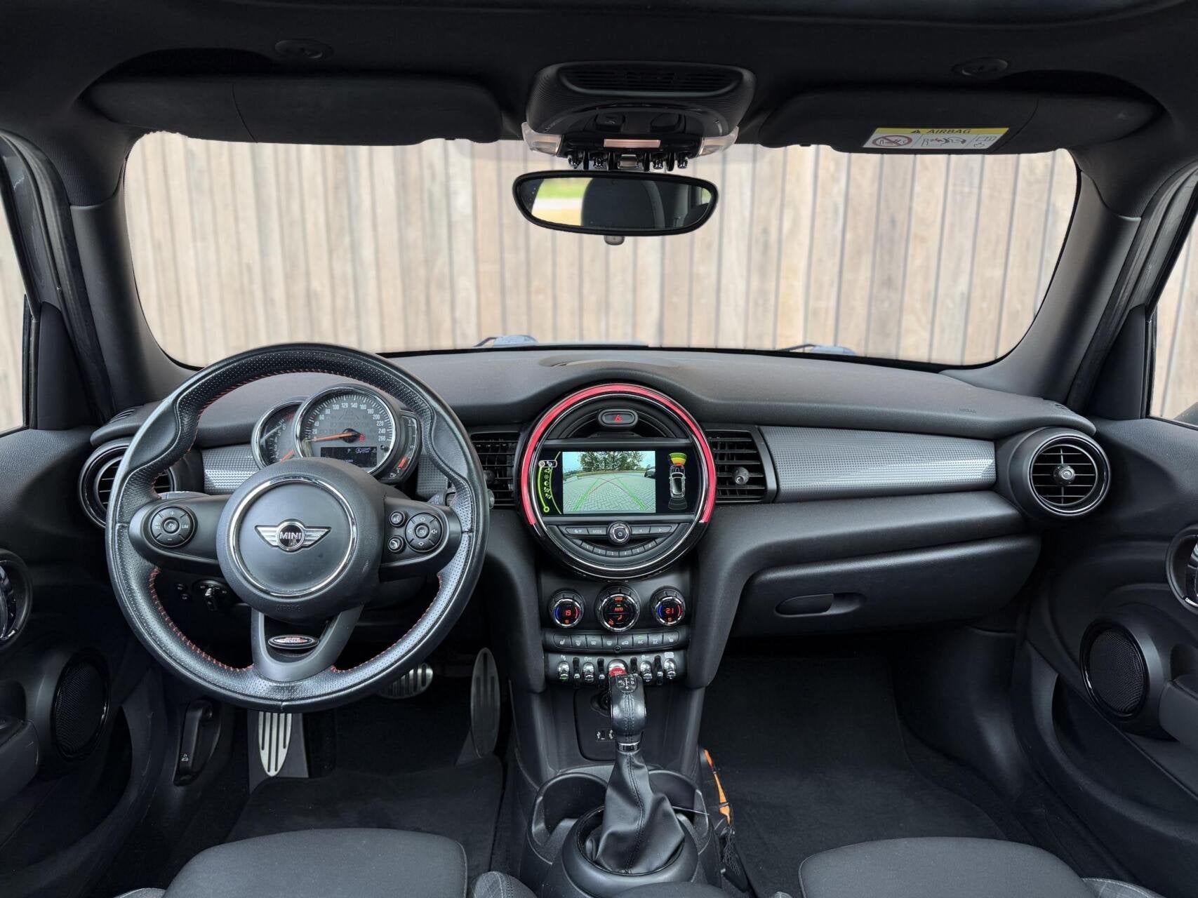 Foto 3 van Mini Cooper 5-Deurs 1.5 | JCW PAKKET | PANORAMADAK | CAMERA