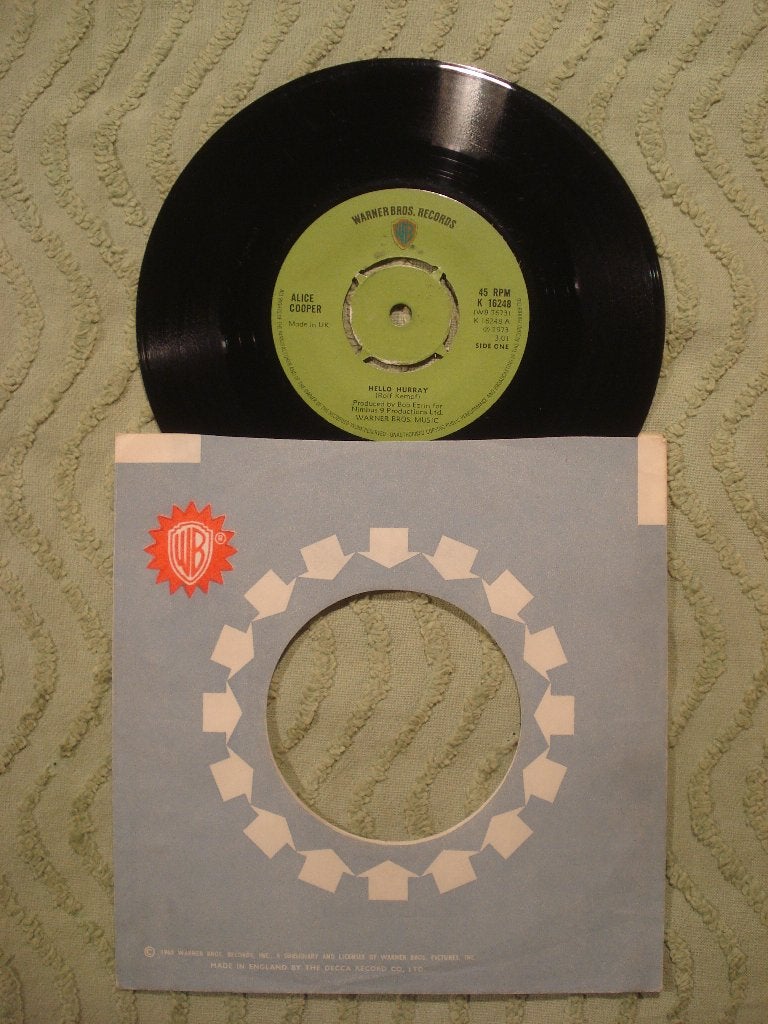 Alice Cooper 7" Vinyl Single: ‘Hello Hooray’ (UK), Ophalen of Verzenden, Zo goed als nieuw, 7 inch, Rock en Metal