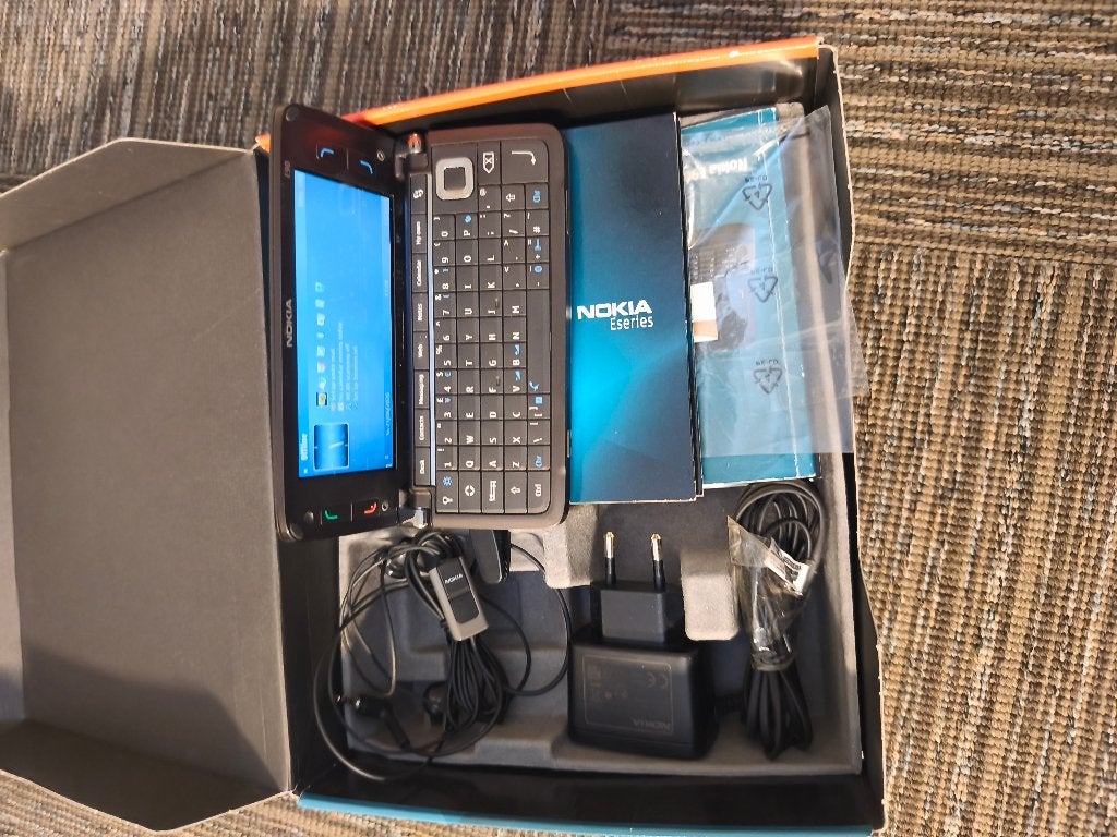 Nokia E90 Brown, Telecommunicatie, Gebruikt, Overige kleuren, Fysiek toetsenbord, Inklapmodel