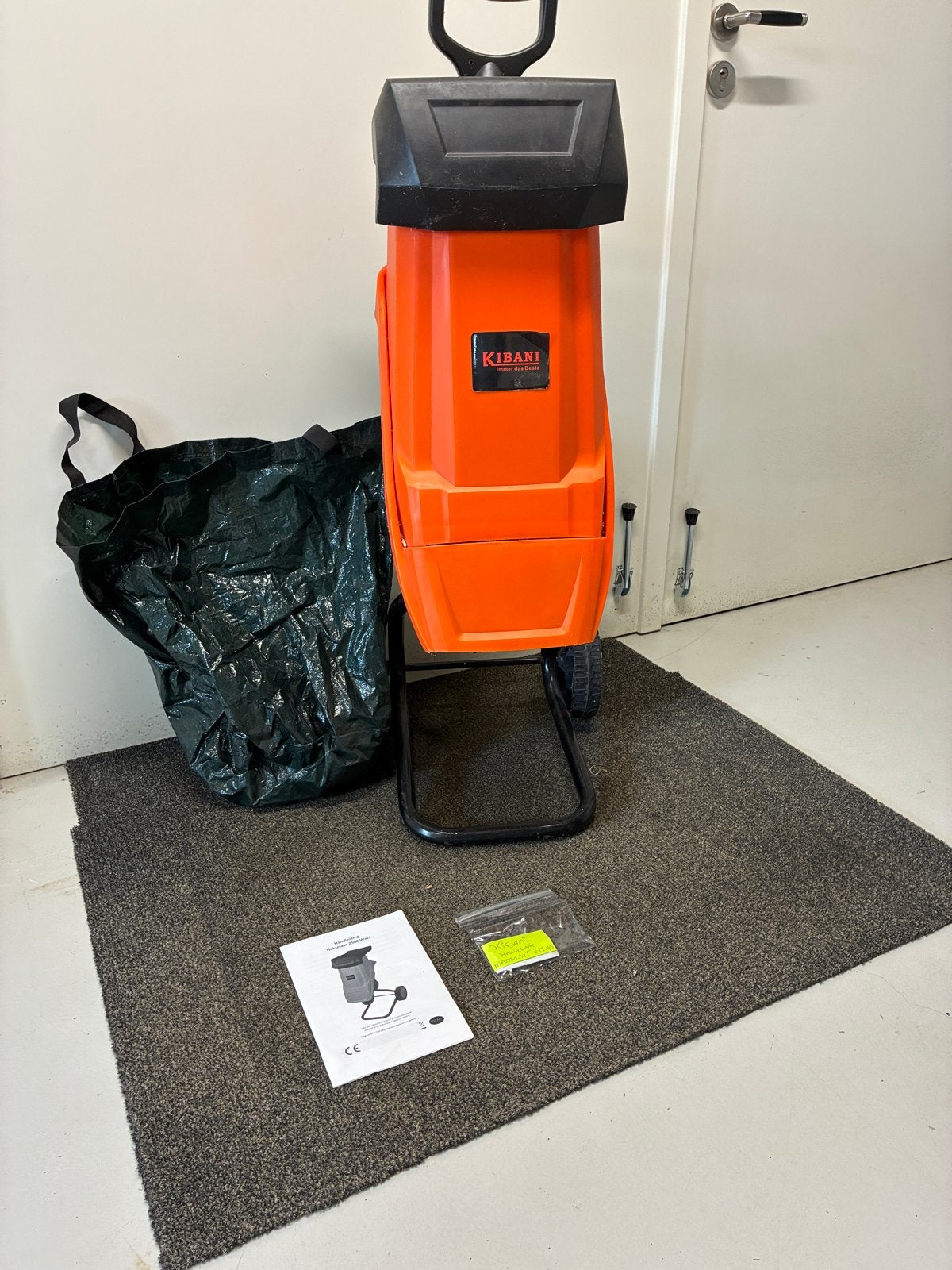 Kibani Hakselaar 2500W - Zo goed als nieuw met extra messen, Tuin en Terras, Ophalen of Verzenden, Zo goed als nieuw, Elektrisch