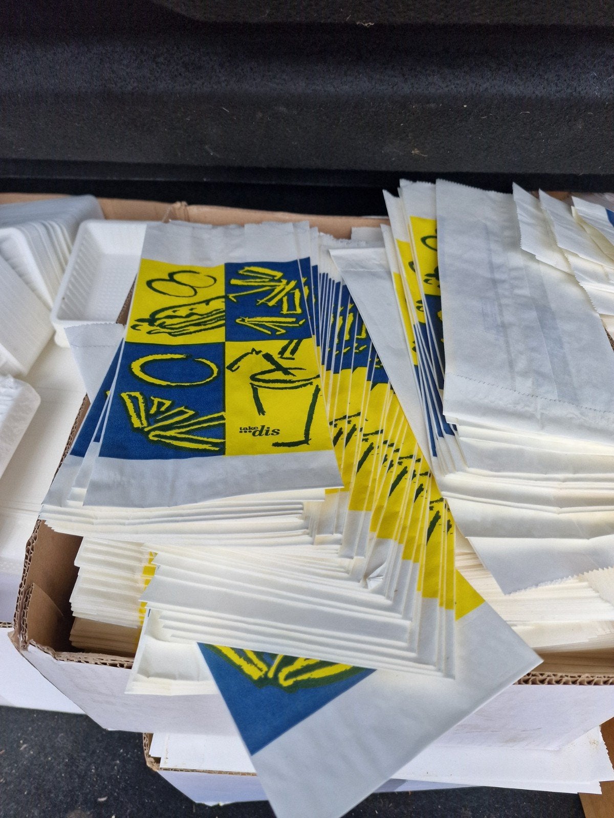 Friet Verpakkingen en plastic bakjes. Frikandel bakjes, Ophalen of Verzenden