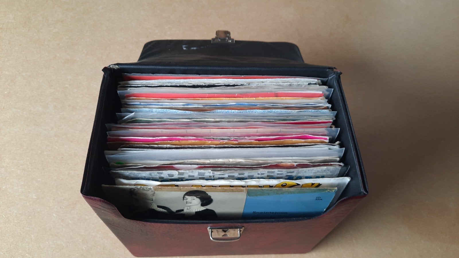 Koffertje met vinylplaten, Cd's en Dvd's, Vinyl Singles, Ophalen of Verzenden, Gebruikt, Nederlandstalig