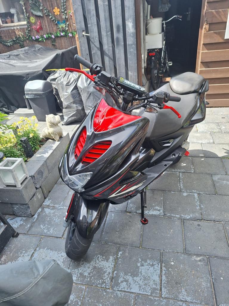 Te koop yamaha aerox, Fietsen en Brommers, Scooters | Yamaha, Gebruikt, Aerox, Maximaal 45 km/u, Tweetakt, Ophalen