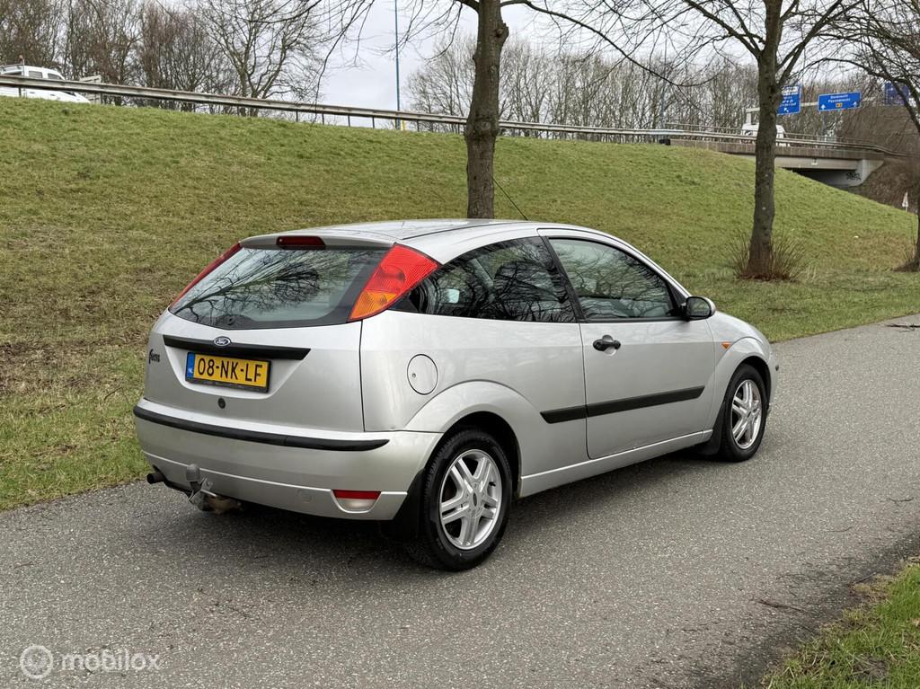 Ford Focus 1.6-16V Trend*AUTOMAAT*AIRCO*ELEK. RAMEN, 1596 cc, Gebruikt, Zwart, 4 cilinders