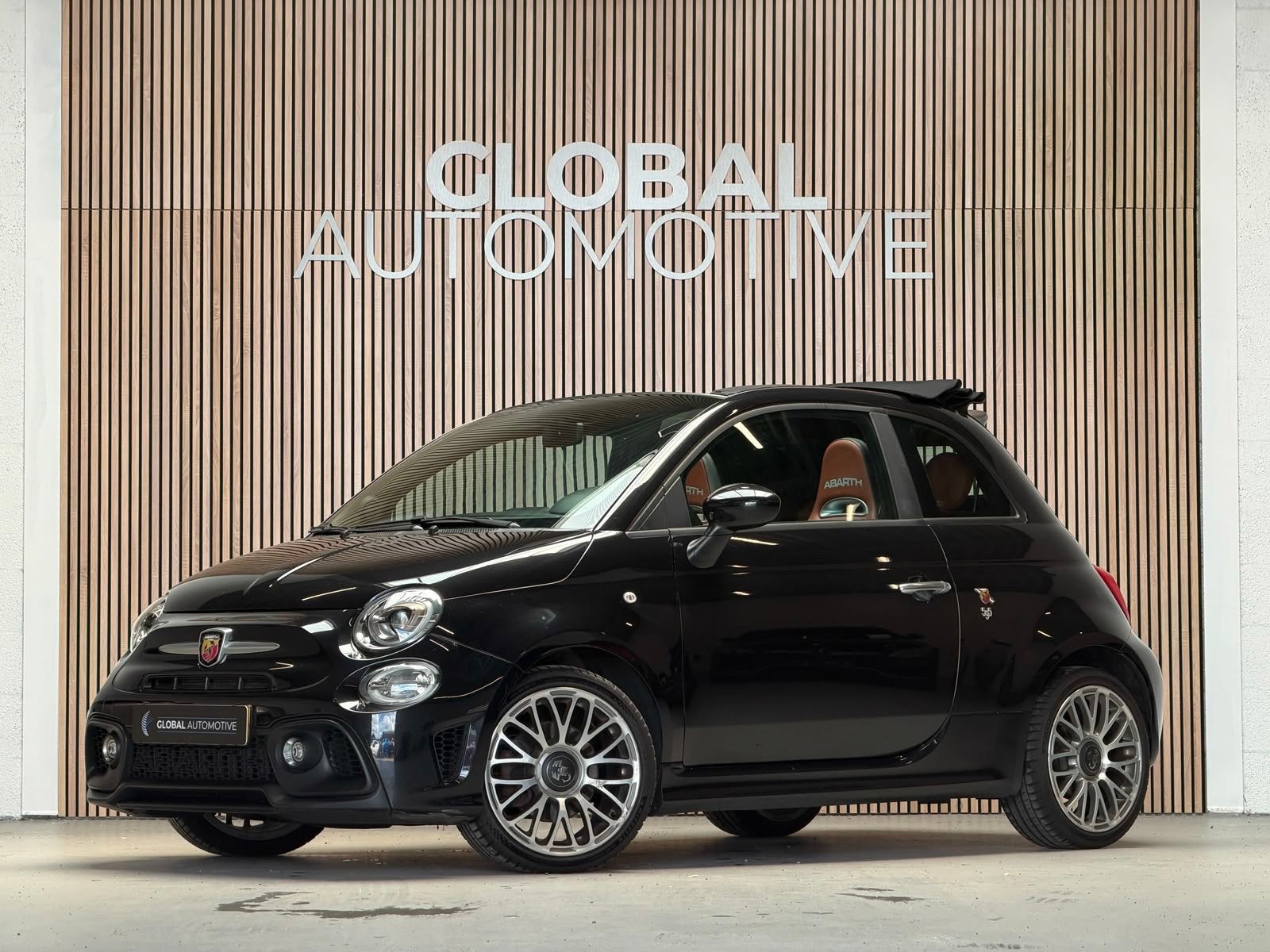 Fiat 500 1.4 T-Jet Abarth 595 - CABRIO - LEDER - PDC, Voorwielaandrijving, Euro 6, Zwart, Leder