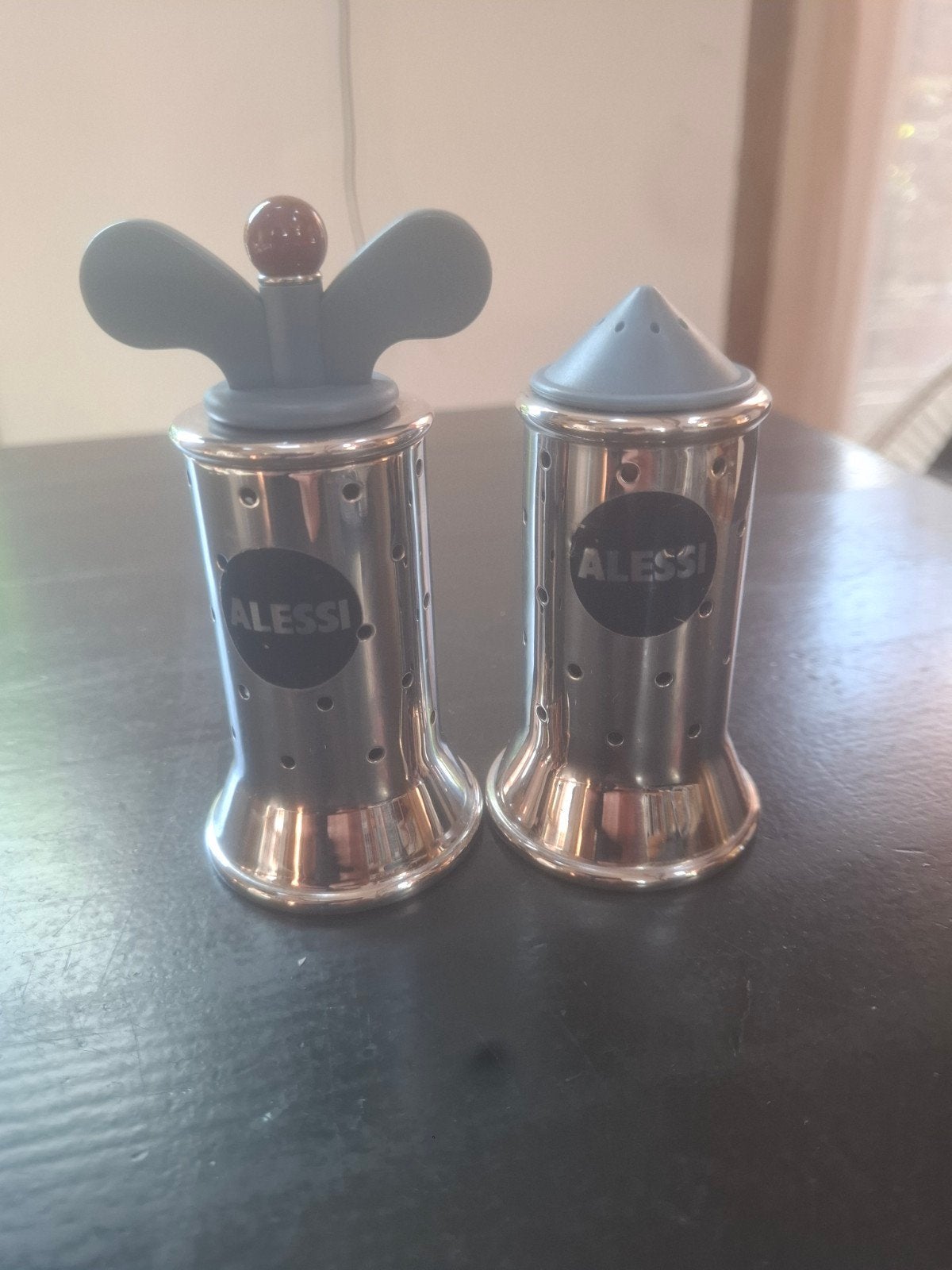 Alessi pepermolen en zoutstrooier, Ophalen of Verzenden, Overige typen, Gebruikt, Metaal