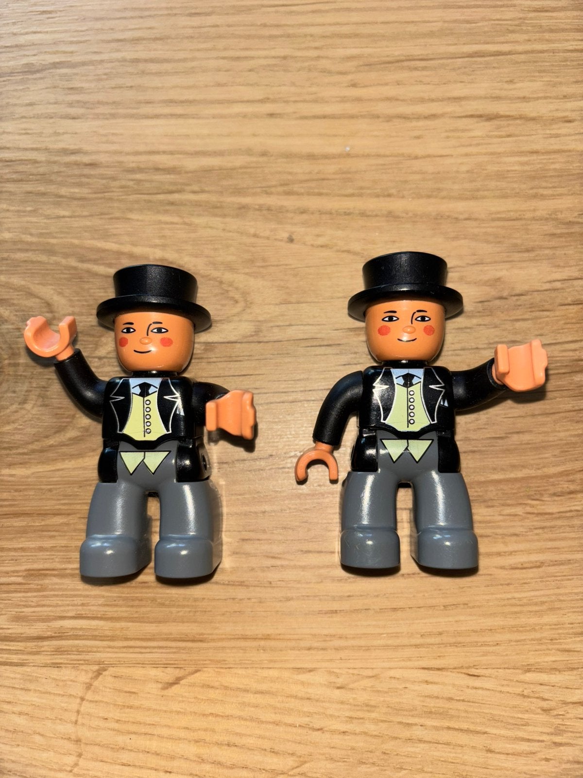 2 Lego Duplo circus directeuren, Ophalen of Verzenden, Zo goed als nieuw, Duplo