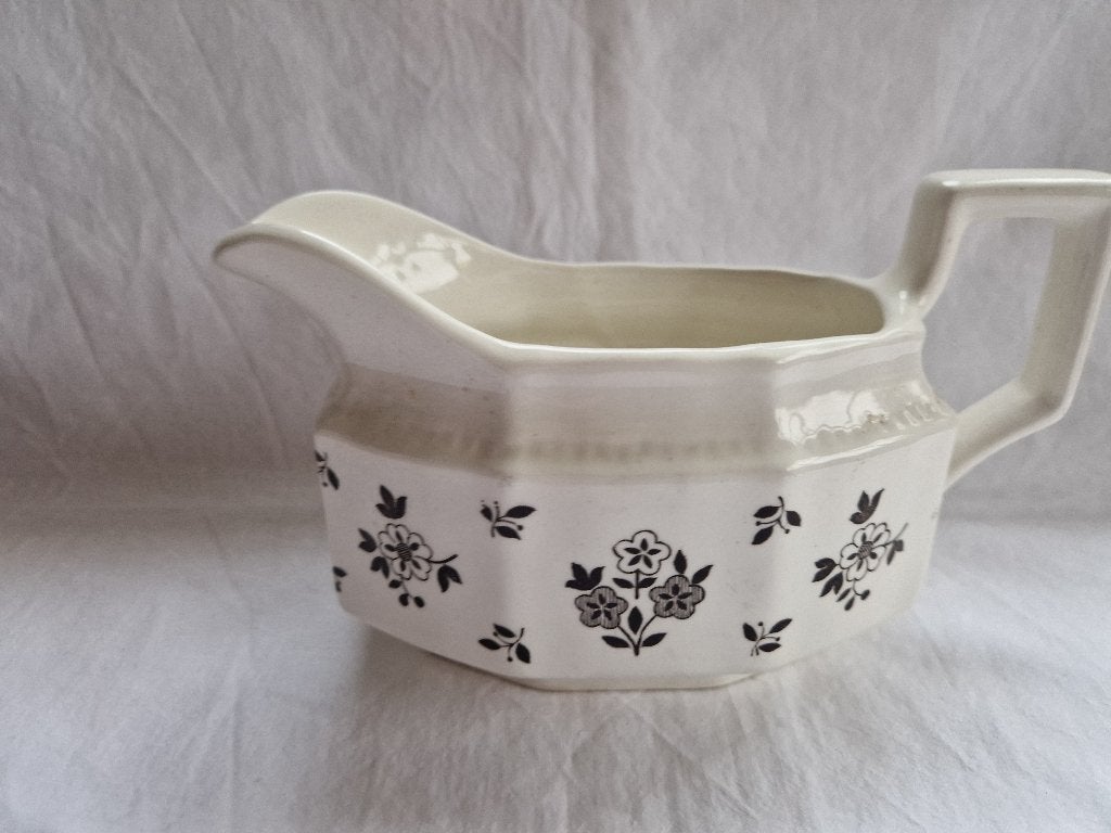 Wedgewood juskom "Antoinette"., Ophalen of Verzenden