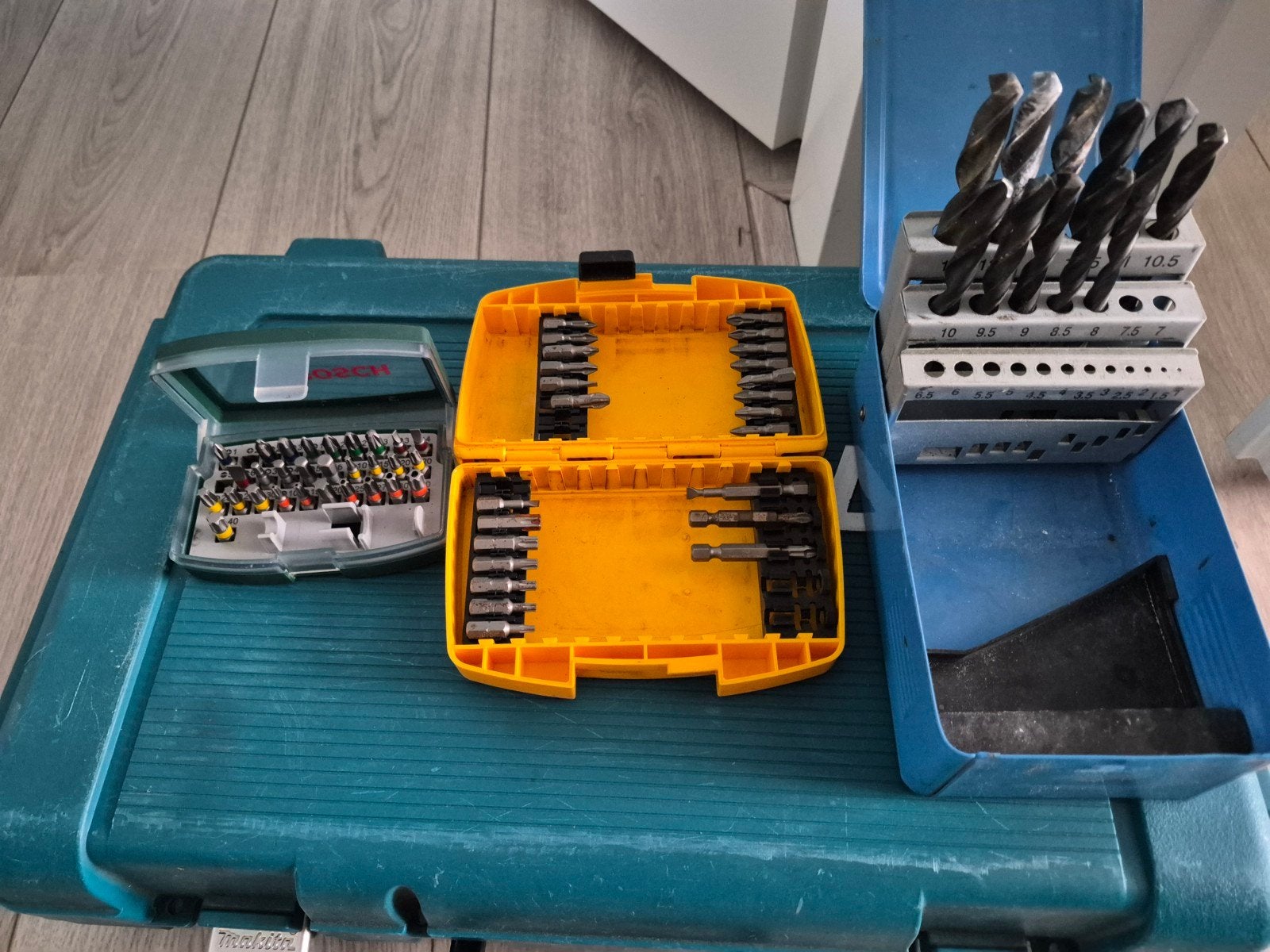 Vaste prijs .Makita Boor- en Schroefmachine met accessoires, Ophalen