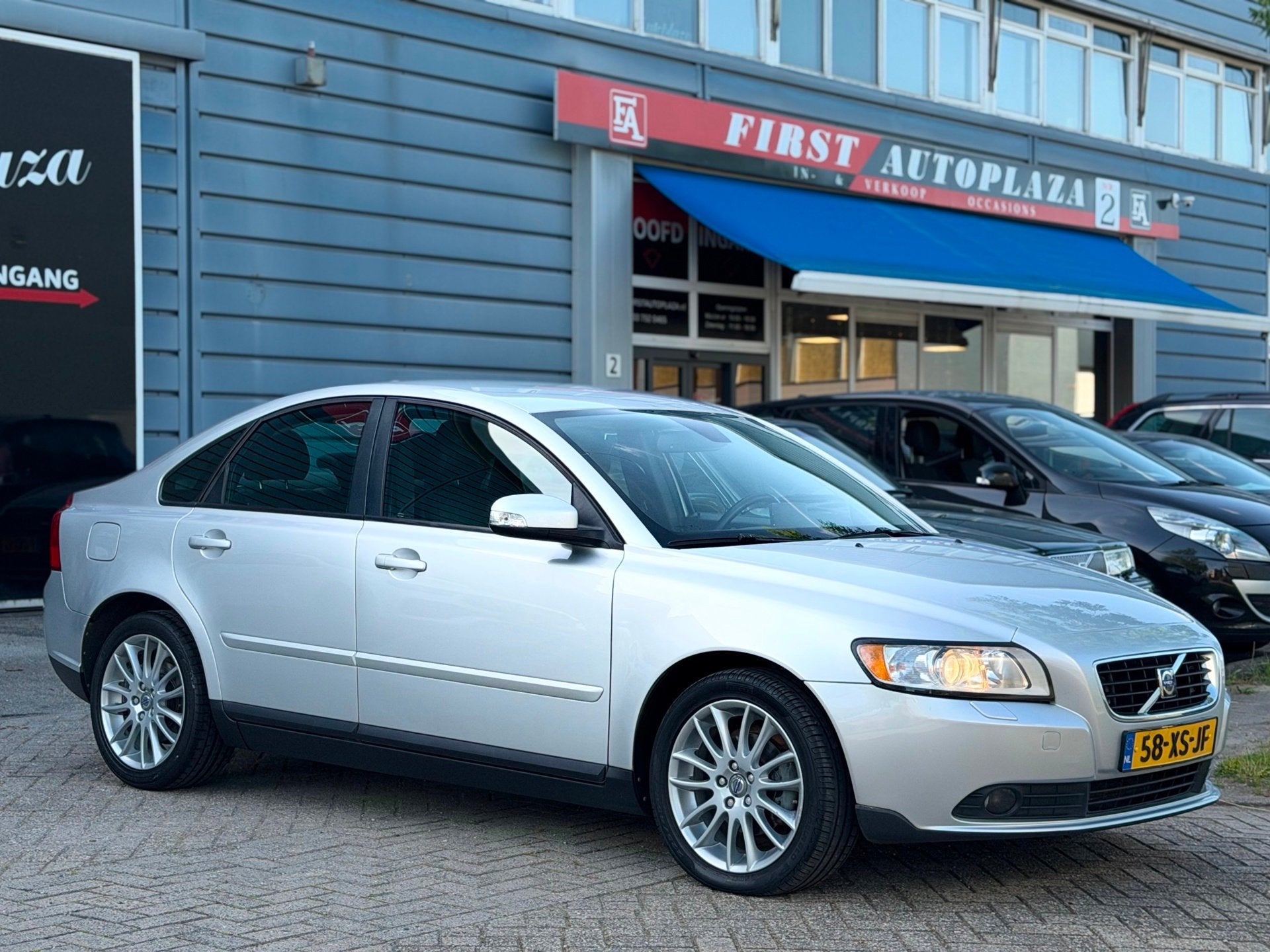 Volvo S40 1.8 Edition II LEDER/CRUISE/AIRCO/NAVI/ISOFIX | NE, Auto's, Volvo, 125 pk, Gebruikt, Zwart, 4 cilinders
