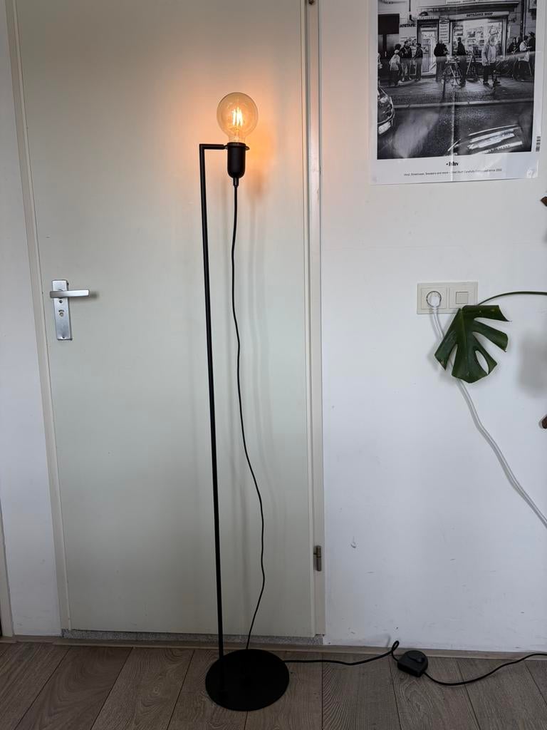 Karwei zwart buisframe vloerlamp, Huis en Inrichting, Lampen | Vloerlampen, Ophalen, Zo goed als nieuw, Stof, 150 tot 200 cm