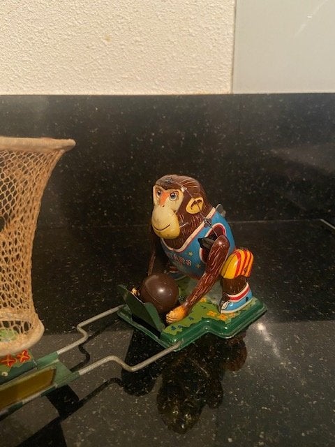 TPS Monkey basketball windup blik litho., Ophalen of Verzenden