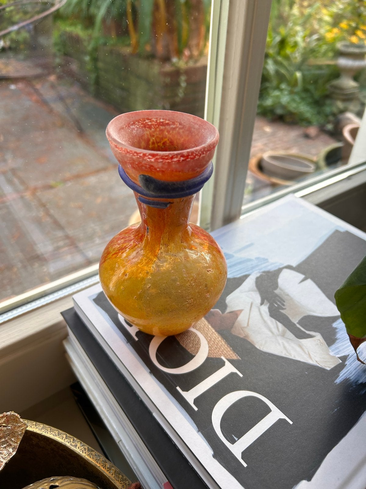 Unieke handgeblazen glazen vaas - Oranje/Geel met blauw deta, Ophalen of Verzenden