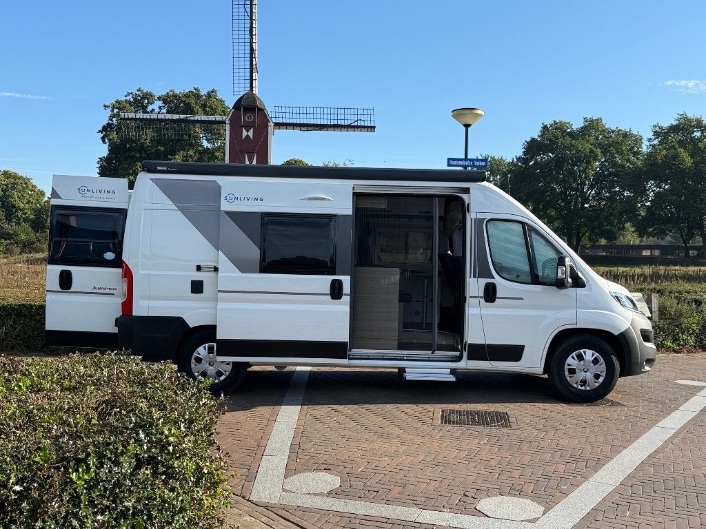Sun Living V60 SP-2021-1e Eig.-2021-Orig Nlds-Nwst-28.418 km, Buscamper of Camperbus, Tot en met 2, Bedrijf, Adria