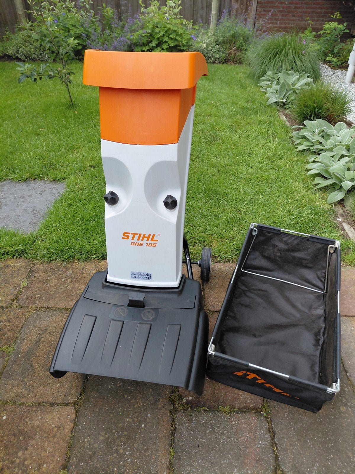 Elektrische Tuinhakselaar + opvangbak STIHL GHE 105, Tuin en Terras, Hakselaars, Gebruikt, Elektrisch, Met opvangbak, Ophalen of Verzenden
