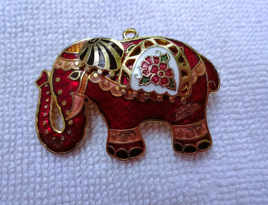 Cloisonné broche rode olifant, 4 tot 7 cm, Gebruikt, Verzenden, Rood