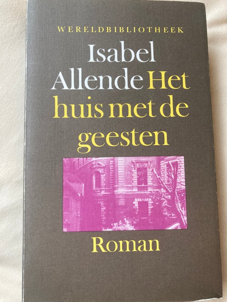 Isabel Allende - het huis met de geesten - roman, Ophalen of Verzenden, Gelezen