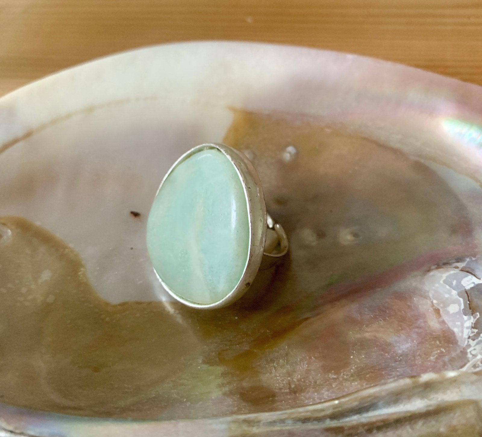 Mooie ring met groene parelmoersteen, Ophalen of Verzenden, Zo goed als nieuw, Dame, Groen