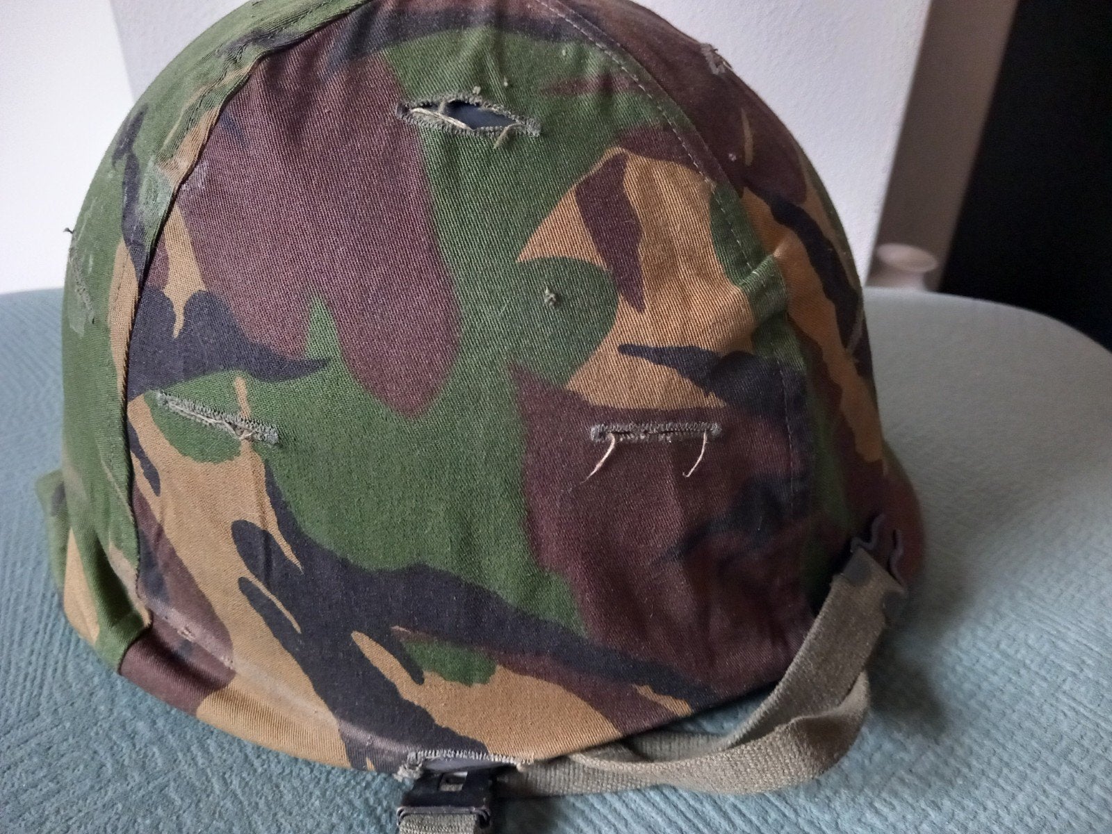 militair helm met binnenhelm en camouflage, landmacht, Verzamelen, Ophalen of Verzenden, Landmacht, Nederland, Helm of Baret