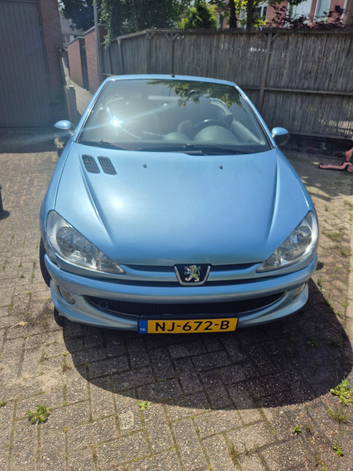 Peugeot 206 1.6 16V CC 2003 Blauw, Auto's, Voorwielaandrijving, 4 cilinders, Cabriolet, 49 €/maand