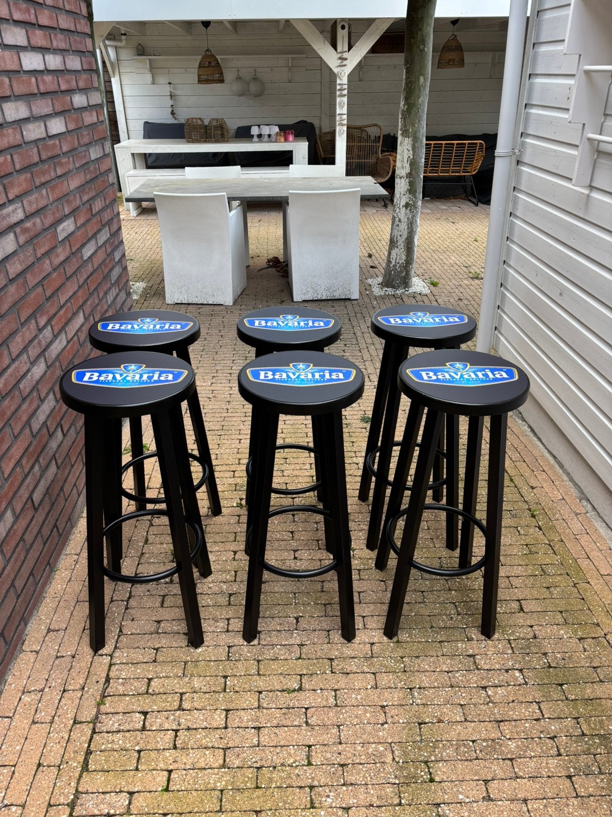 Set van 6 Bavaria barkrukken – bruine zitting – €50 p/st, Hout, 5 krukken of meer, Met voetsteun, 60 tot 90 cm
