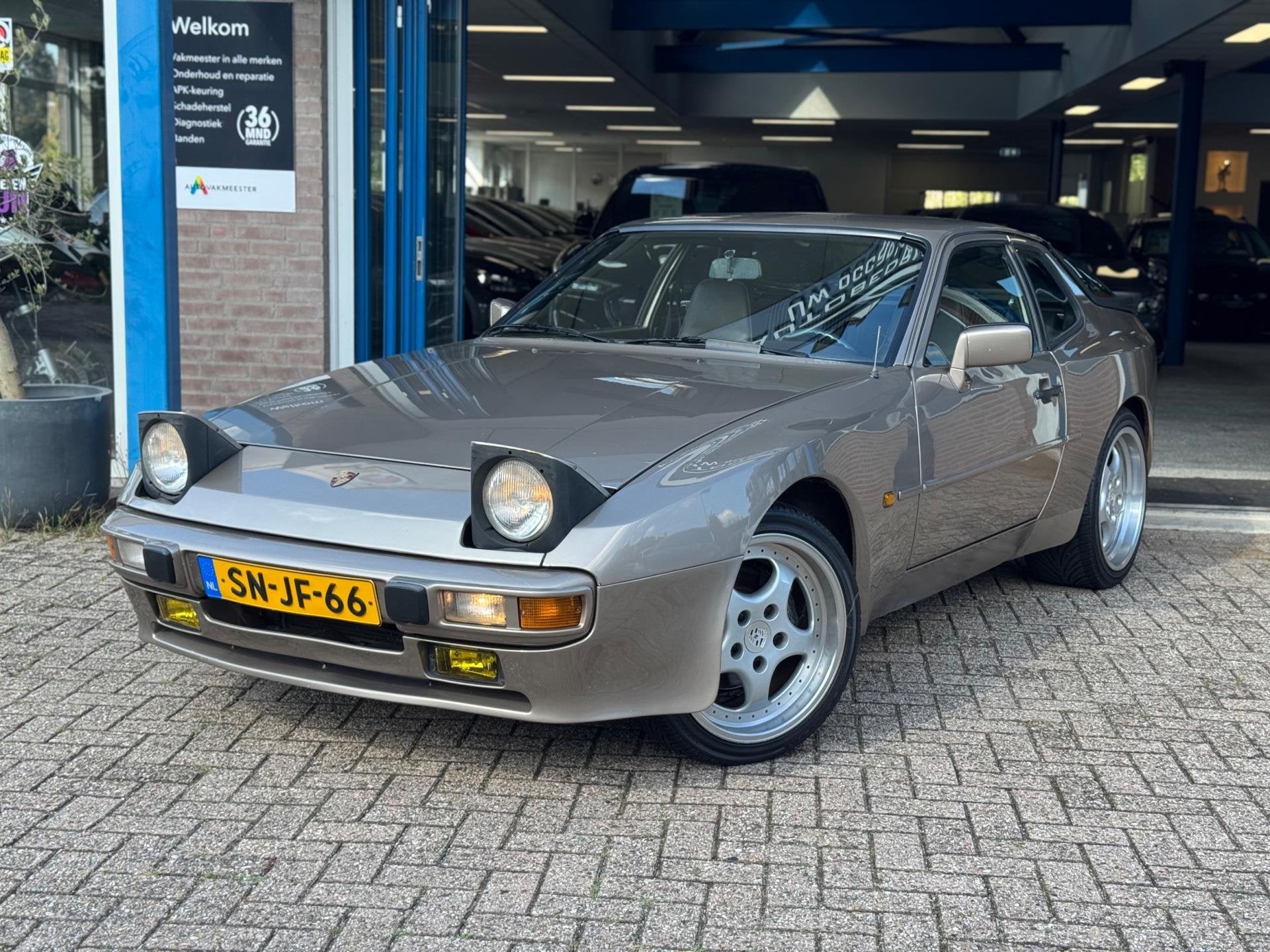 Porsche 944 2.7 Coupé 1983 Zeer nette exemplaar!, Auto's, Dealer onderhouden, Gebruikt, 4 cilinders, Beige