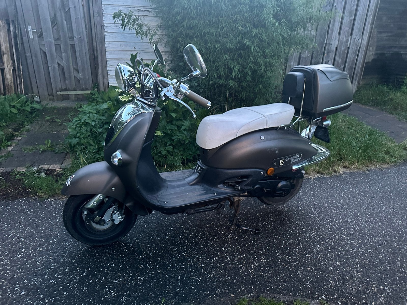 BTC Grande Retro Opknap Scooter - Loopt niet, Fietsen en Brommers, Gebruikt, Benzine, Ophalen, Overige merken