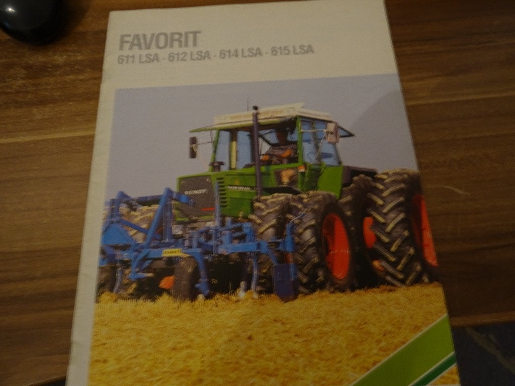 Twee Fendt Favorit 611LSA TOT 615LSA Trekkers folders, Boeken, Ophalen of Verzenden, Zo goed als nieuw, Folder