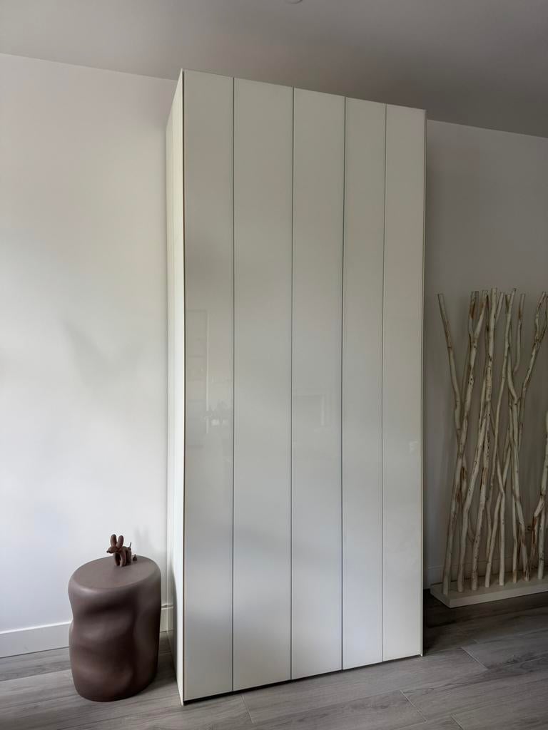 Hoge witte kast / garderobekast - design Lago, Ophalen, 100 tot 150 cm, 200 cm of meer, 25 tot 50 cm