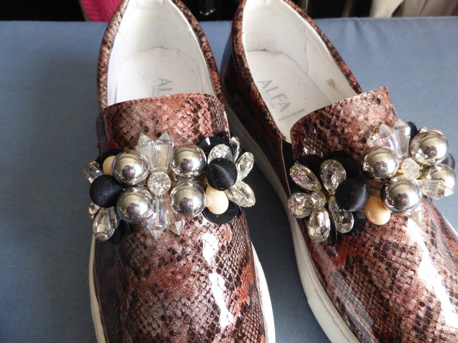 ZGAN Instapschoenen Lakleer Slangenprint Maat 41, Kleding | Dames, Schoenen, Ophalen of Verzenden, Zo goed als nieuw, Overige kleuren
