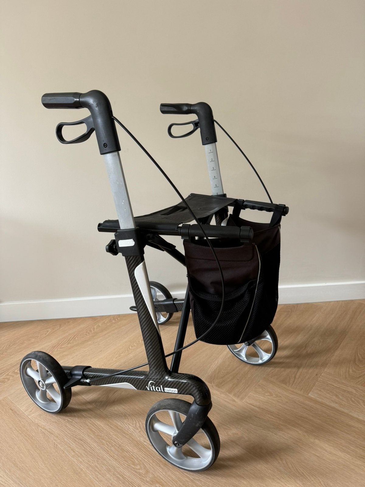 Rollator Vital CARBON Ludwig Betram ultra lichtgewicht, Diversen, Ophalen, Opvouwbaar, Gebruikt