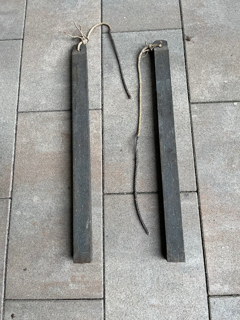 2x raamgewicht + katrollen uit schuifraam,  1923, Huis en Inrichting, Woonaccessoires | Overige, Ophalen, Vintage, Gebruikt, Metaal