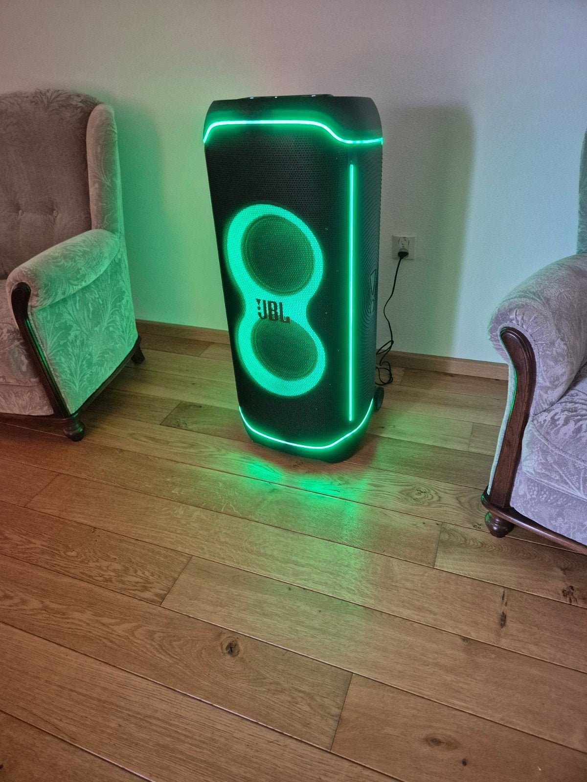 JBL PartyBox Ultimate 1100 - Zo goed als nieuw met lichtshow