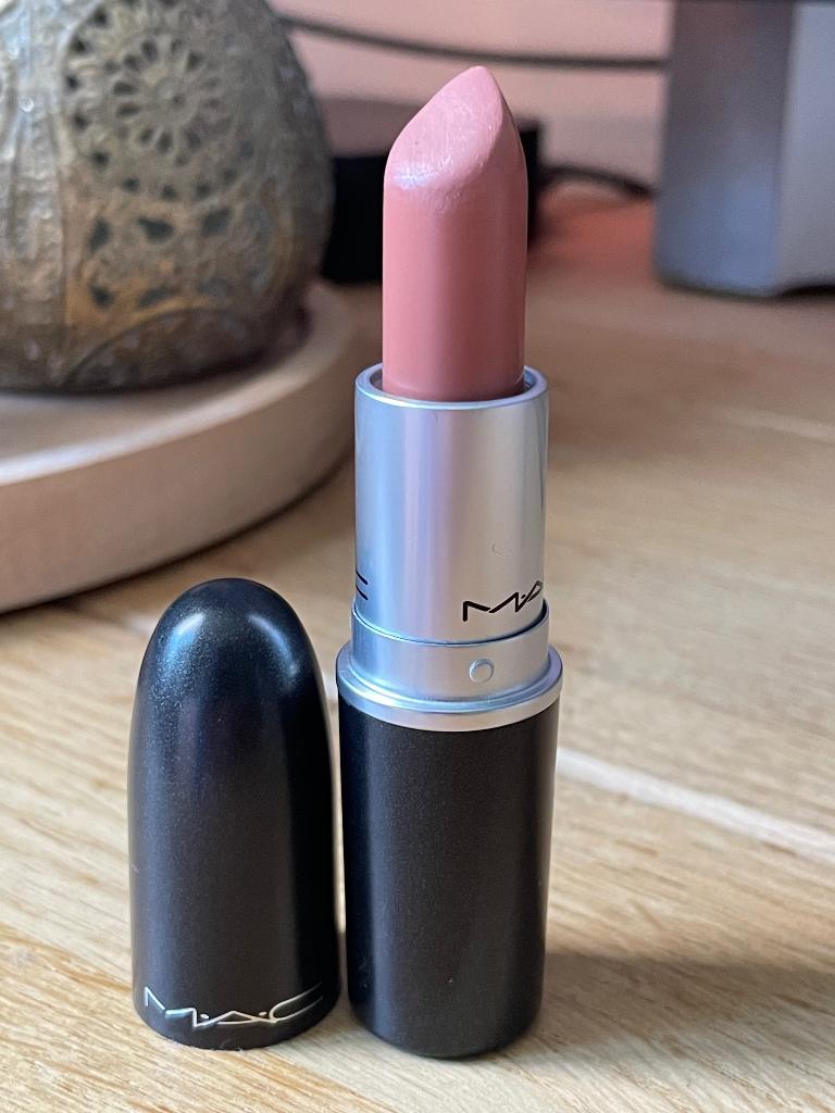Mac lippenstift 631 Yash - Getest!, Lippen, Beige, Ophalen of Verzenden, Zo goed als nieuw