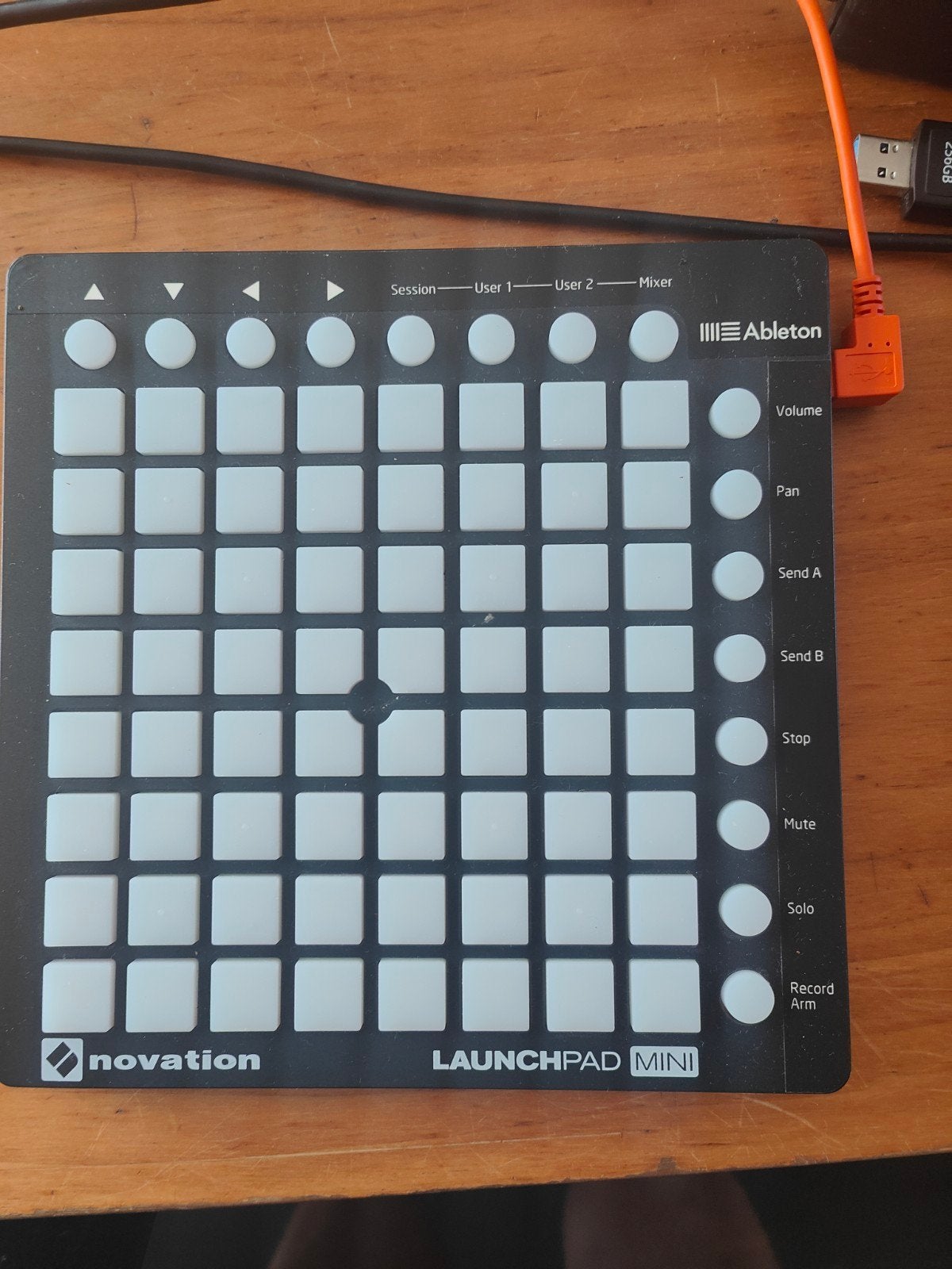 Novation Launchpad Mini MIDI Controller, Muziek en Instrumenten, Synthesizers, Novation, Zo goed als nieuw, Met midi-aansluiting