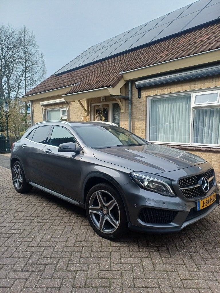 Mercedes-Benz GLA 250 211pk 7G-DCT 2015 Grijs, Auto's, Mercedes-Benz, Zwart, 4 cilinders, 75 €/maand, Particulier